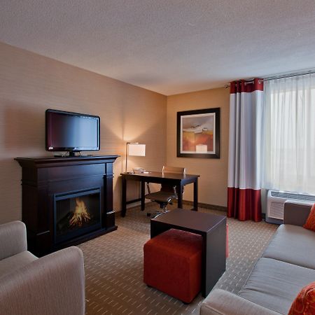 Holiday Inn Express Hotel & Suites Chatham South By Ihg Zimmer foto