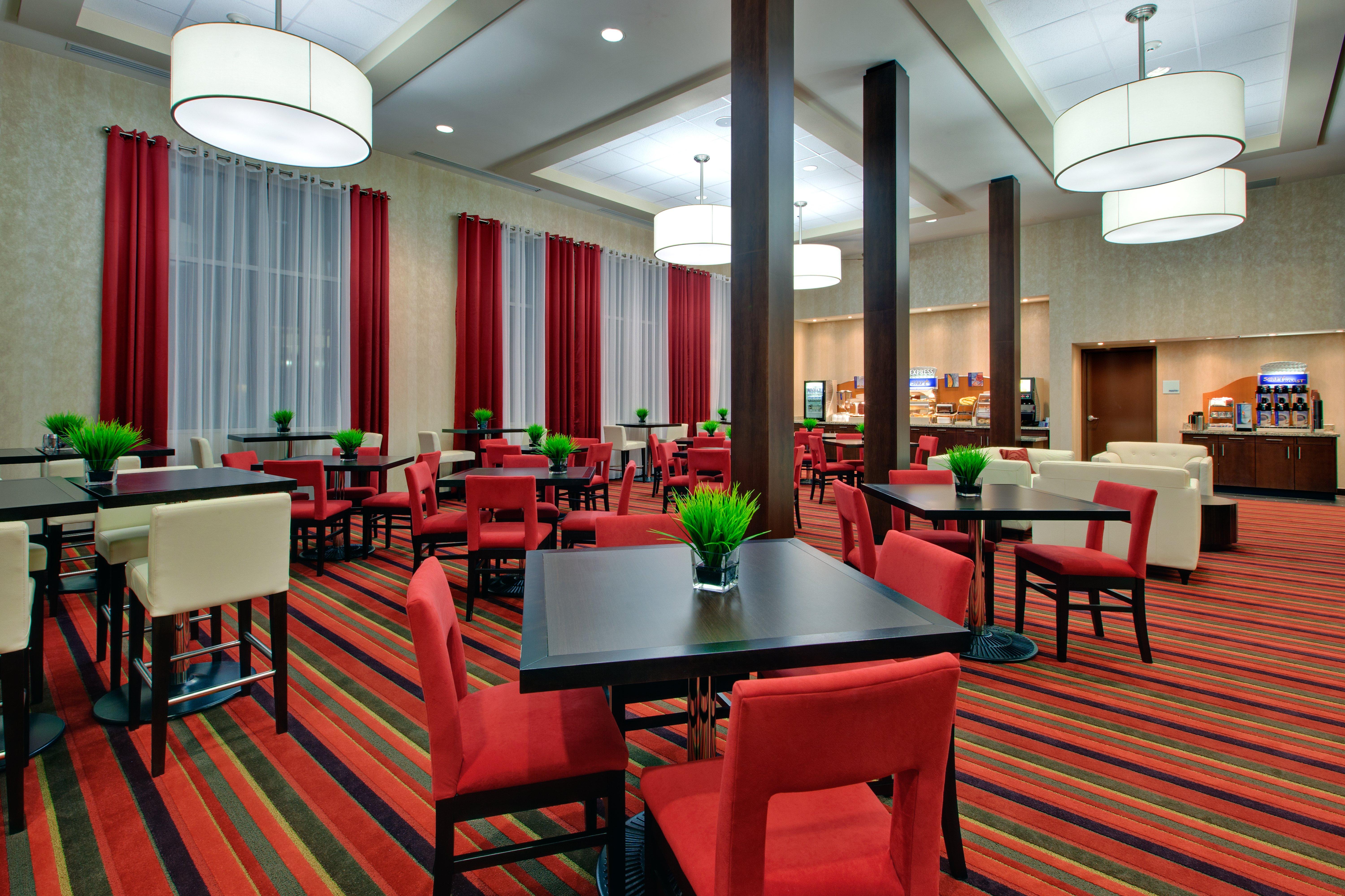 Holiday Inn Express Hotel & Suites Chatham South By Ihg Exterior foto