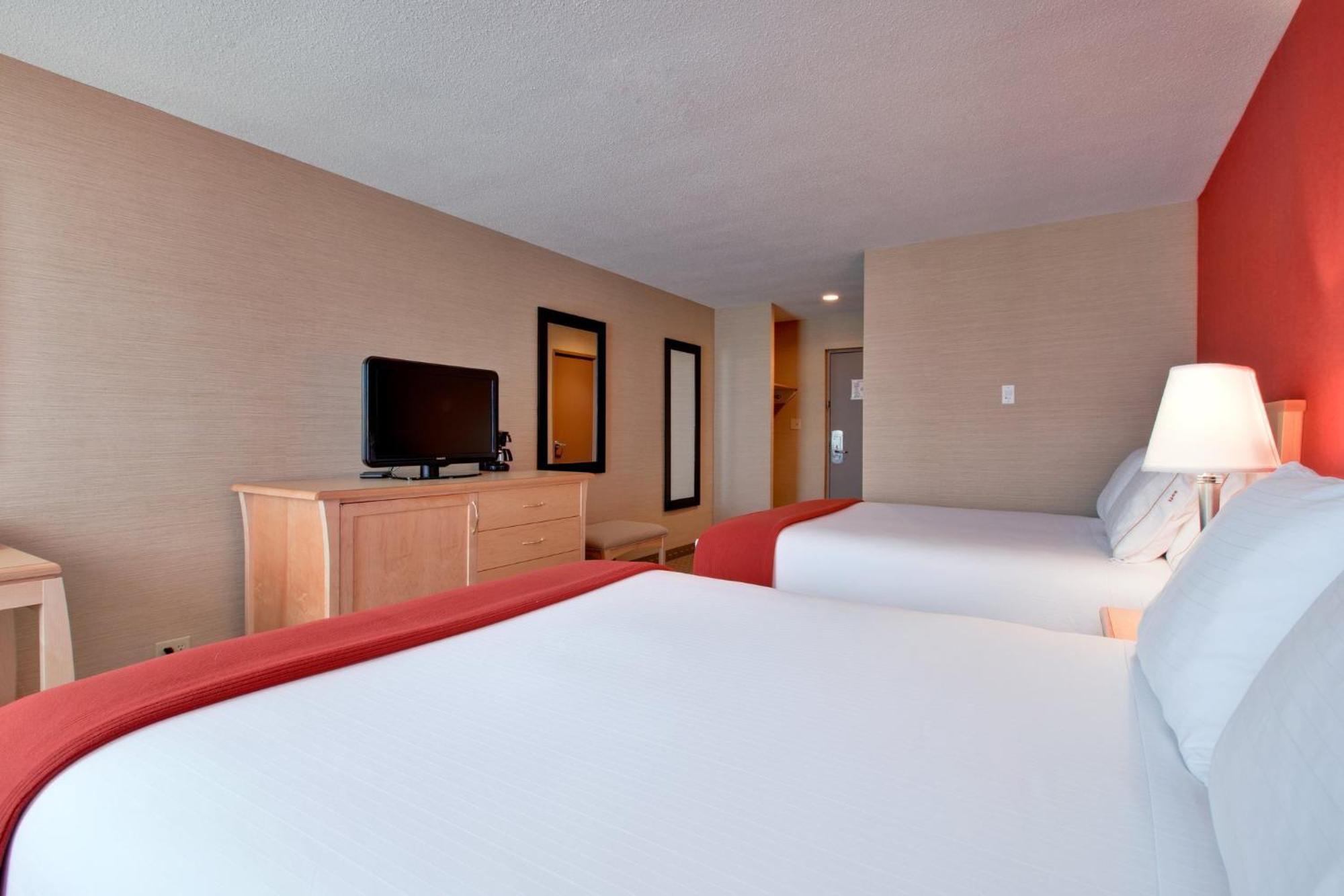 Holiday Inn Express Hotel & Suites Chatham South By Ihg Exterior foto