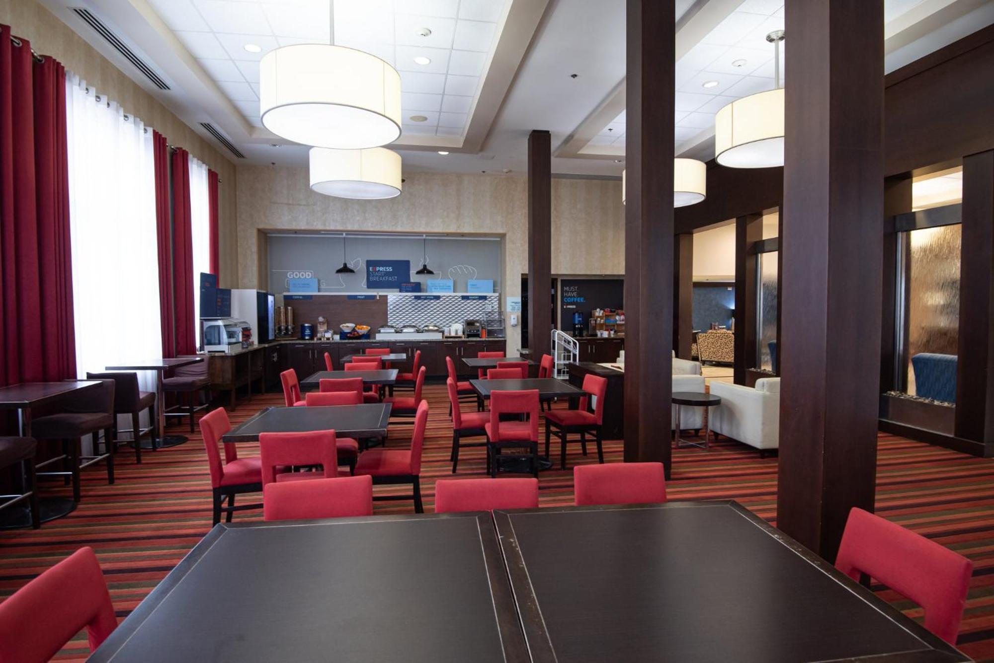 Holiday Inn Express Hotel & Suites Chatham South By Ihg Exterior foto