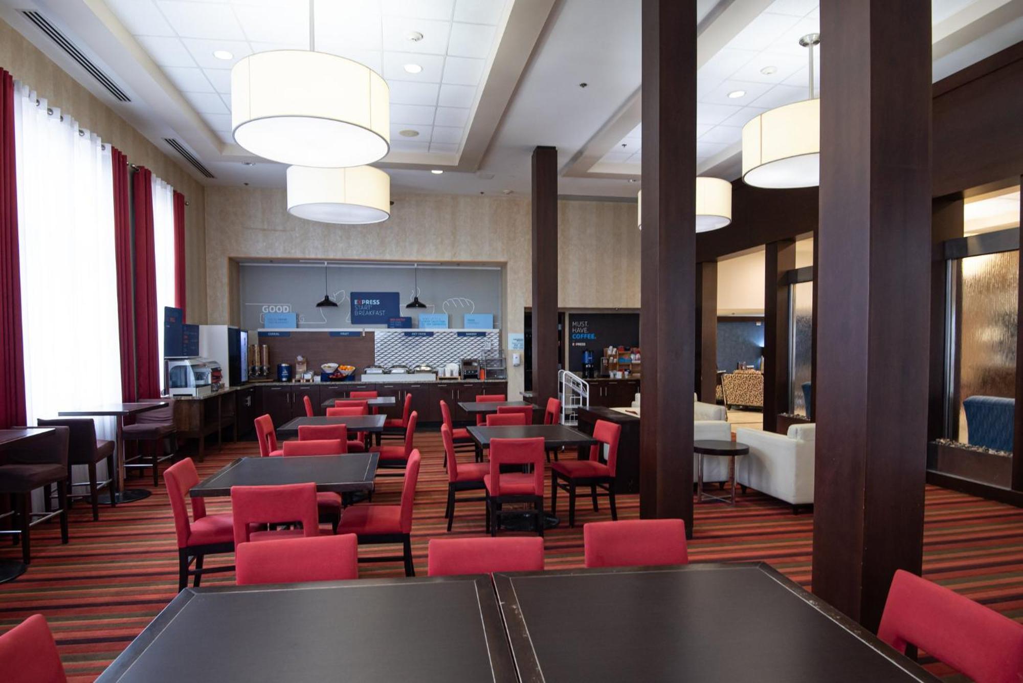 Holiday Inn Express Hotel & Suites Chatham South By Ihg Exterior foto