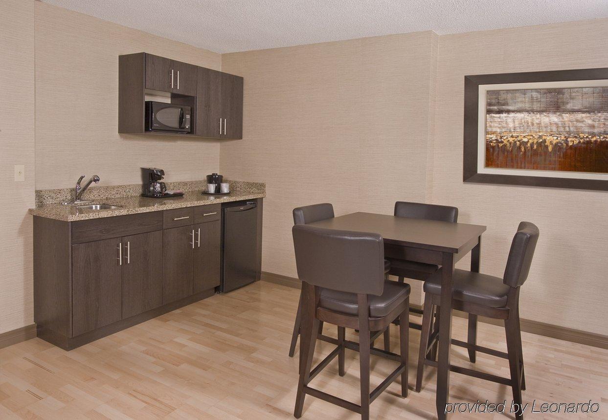 Holiday Inn Express Hotel & Suites Chatham South By Ihg Zimmer foto